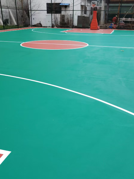 金平 球场长期使用易出现地面开裂